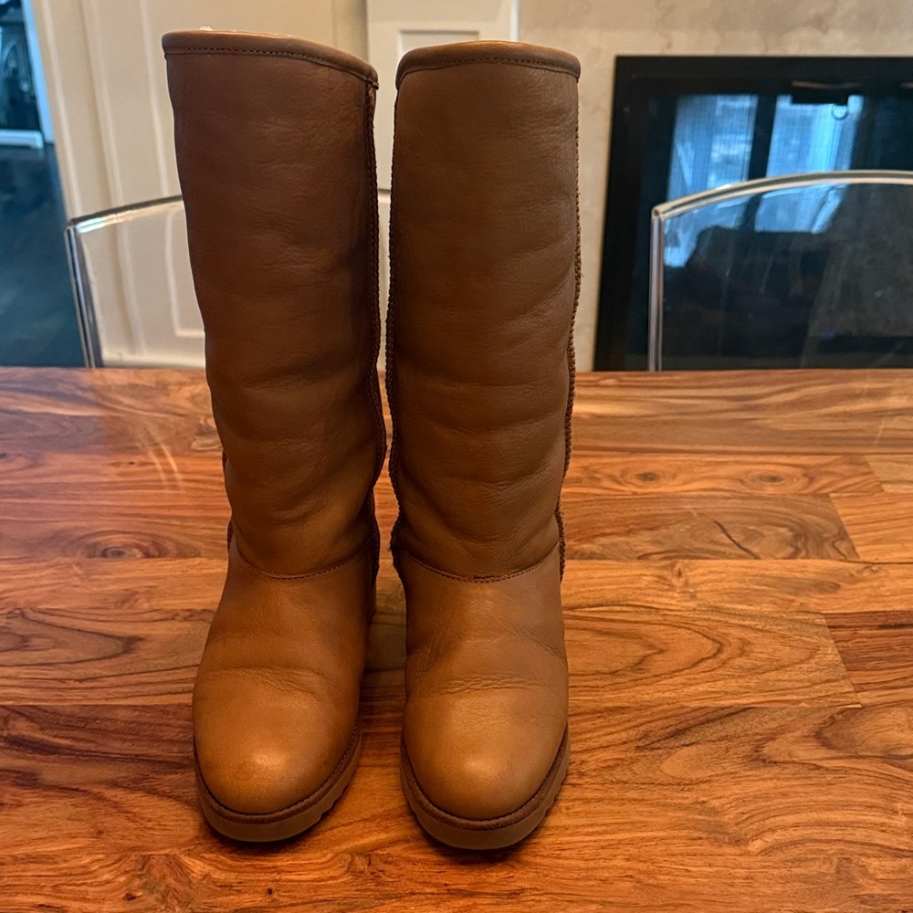 Australia Lux Chestnut Leather + Shearling Women's Boots, size 6